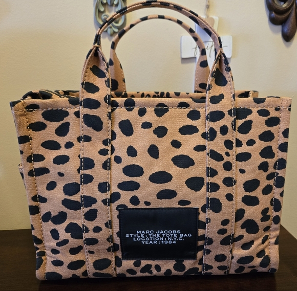 Marc Jacobs The Tote Medium Cheetah - Picture 2 of 14